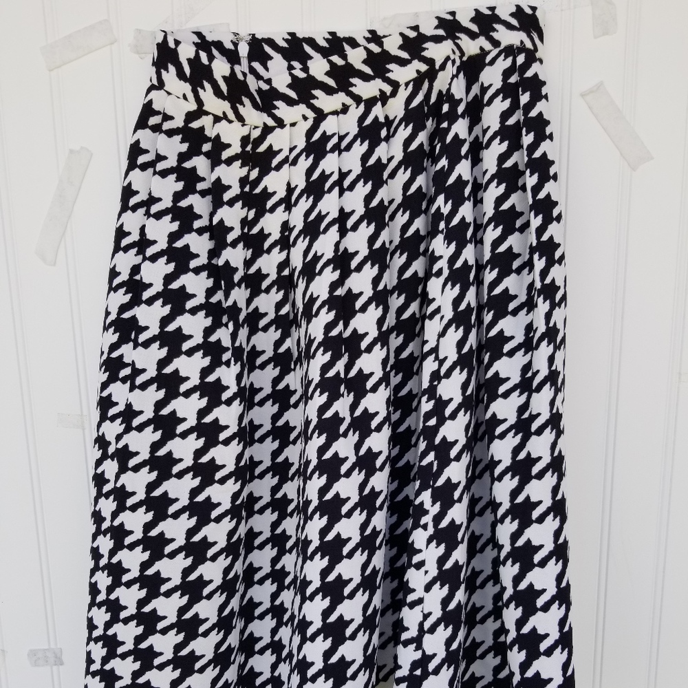 Forever Twenty One - XS Houndstooth Skirt